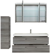 Badblock-Set mit grauen Holzschränken, bestehend aus einem hohen Schrank, einem Waschtisch mit zwei Schubladen und einem Spiegelschrank mit Glasregalen, Frontalansicht.