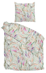 Bettwäsche-Set mit floralem Muster in Pastellfarben, bestehend aus einem Kissenbezug und einem Bettdeckenbezug, aus der Vogelperspektive.