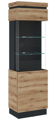 Moderne vitrinekast met houtlook en glazen elementen, gezien vanaf de voorkant.