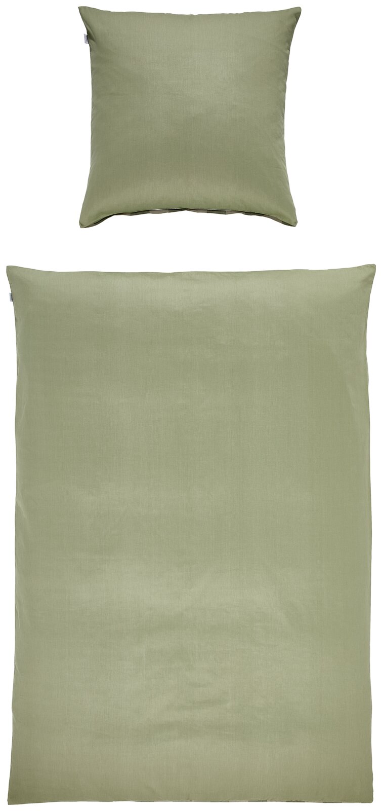 Olivgrüner Kissenbezug und passender länglicher Bezug aus Stoff, freigestellt auf weißem Hintergrund, Vorderansicht von oben