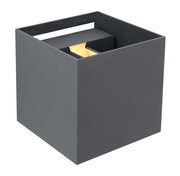 Moderne, kubische Außenleuchte in dunklem Grau, perspektivisch von oben fotografiert.