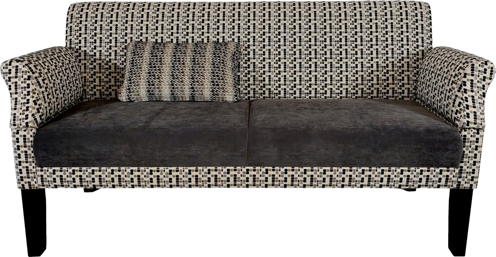 Gemustertes Zweisitzer-Sofa in Schwarz-Weiß mit dunkelgrauer Sitzfläche und Zierkissen, Frontansicht