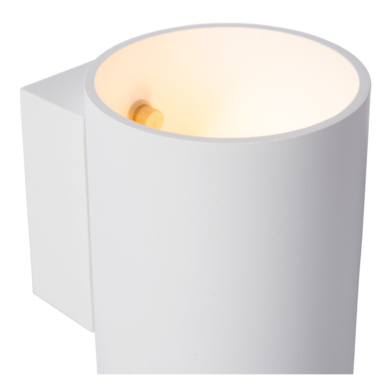 Witte cilindervormige wandlamp, gezien vanaf de zijkant, met een warme lichtschijn