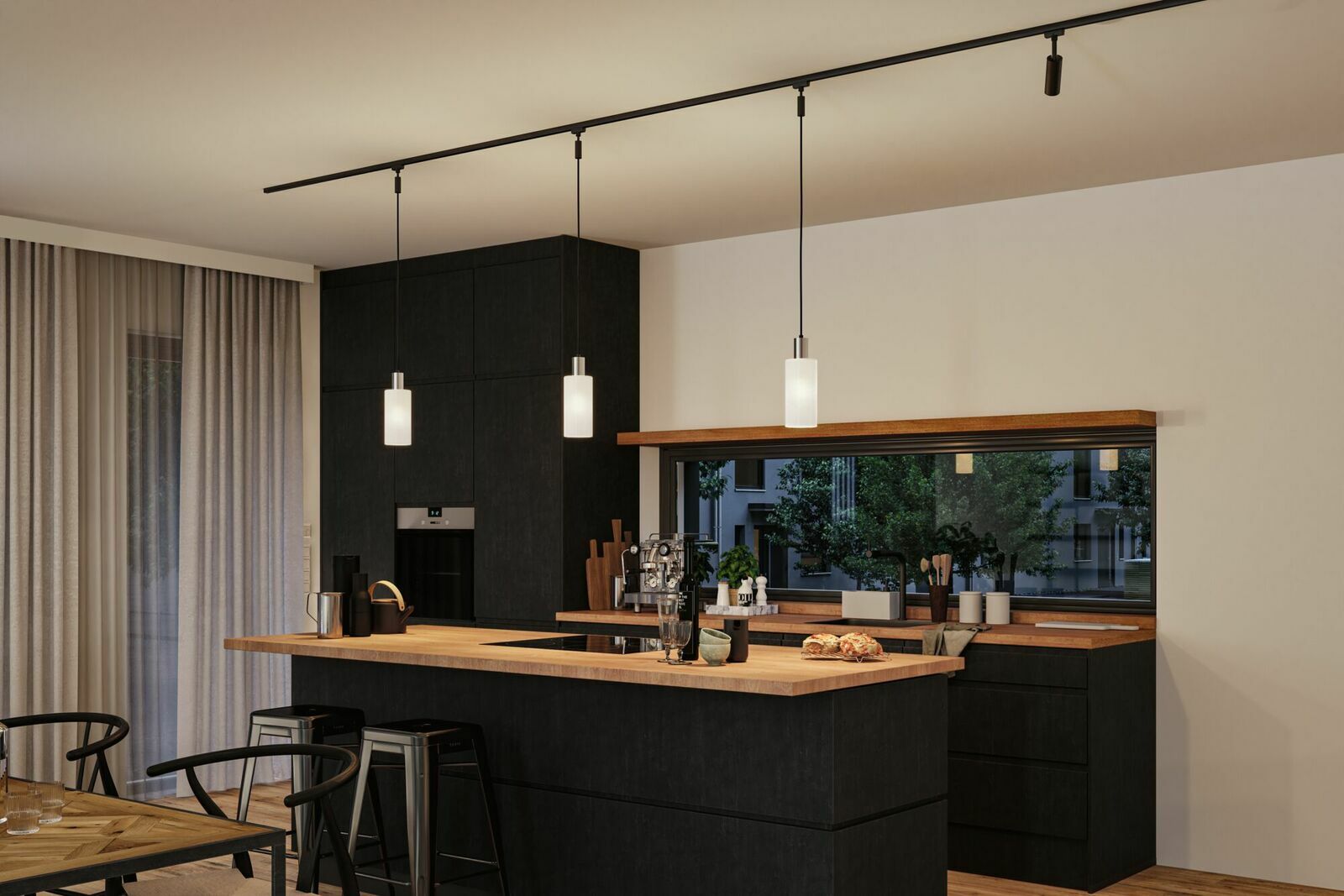 Moderne Küche mit drei hängenden Dekoschirmen Raja von PAULMANN an einer Schiene, seitliche Perspektive.