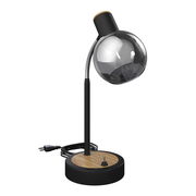 Moderne Tischleuchte mit schwarzem Ständer, flexiblem Hals und transparentem kugelförmigem Lampenschirm, seitliche Perspektive