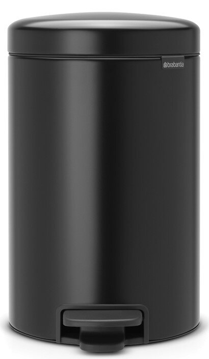 Schwarzer Treteimer aus Metall, frontal fotografiert mit geschlossenem Deckel und sichtbarem Tretpedal.