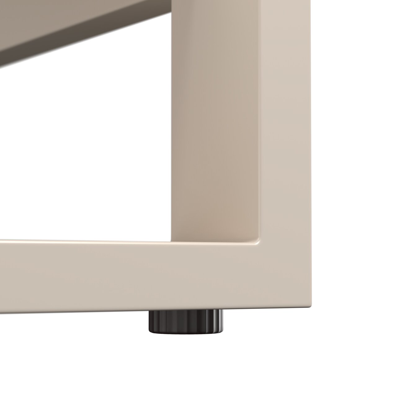Nahaufnahme eines beigen Lounge-Sessel-Beins mit schwarzem Bodenschoner, seitliche Perspektive