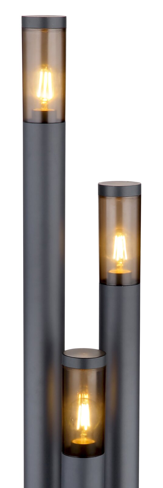 Moderne Außenleuchte mit drei unterschiedlich hohen, zylindrischen Lampen in mattem Grau, seitliche Perspektive
