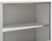 Weißes Aktenregal 3OH breit, frontal fotografiert, mit zwei offenen Fächern.