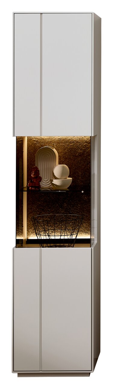 Zurbrüggen Vitrine COMO Moderne Vitrine mit zwei geschlossenen Fächern und einem offenen Fach mit Beleuchtung, frontal betrachtet.