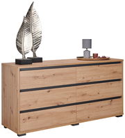 XL-Sideboard aus Holz mit sechs Schubladen, dekoriert mit zwei silbernen Blätterskulpturen und einer Lampe auf einem Tablett, seitliche Perspektive