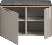 Sitzbank mit grauem Sitzkissen, offene Türen, zeigt Innenfächer, Frontansicht