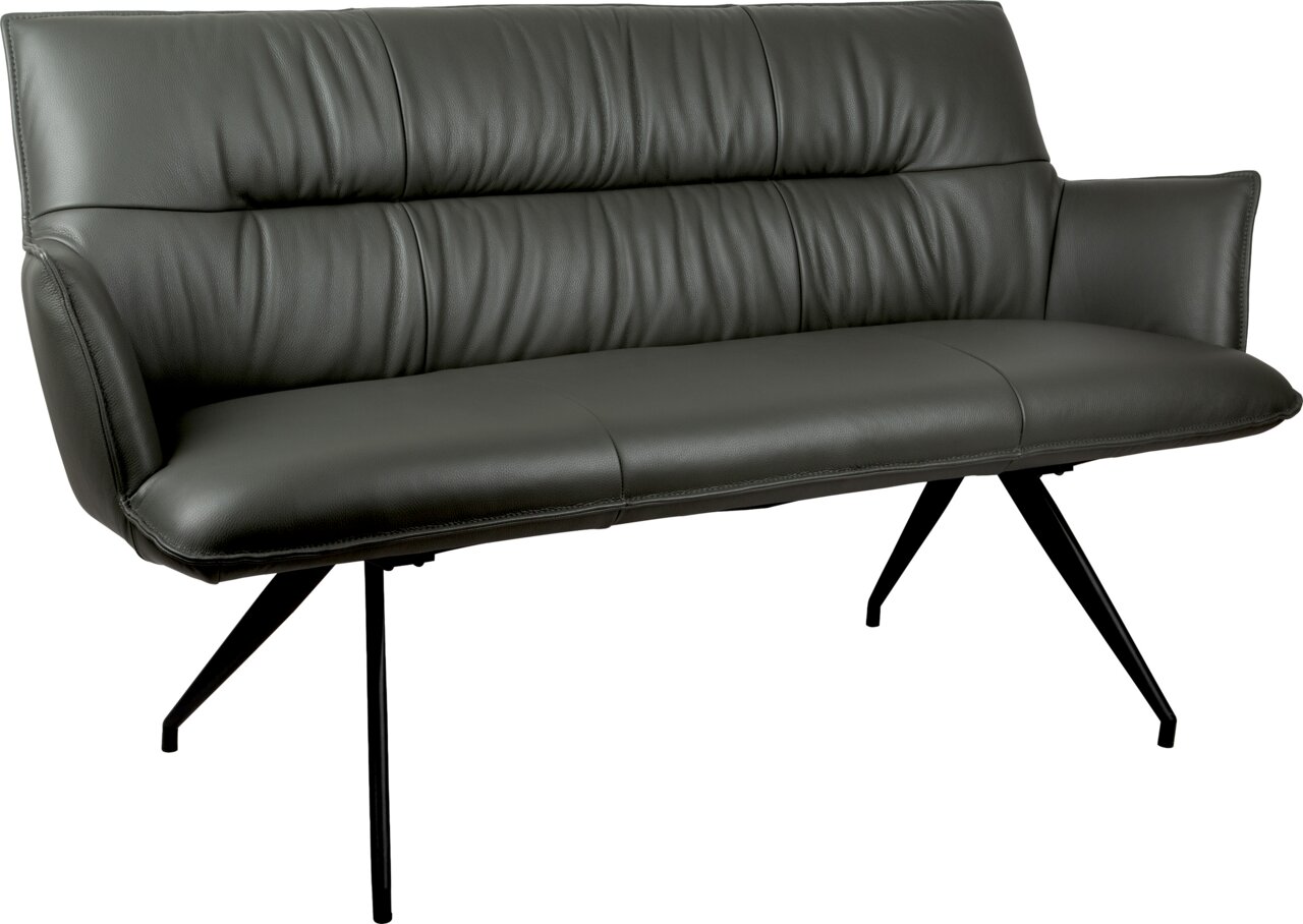 Dunkelgraues, gepolstertes 2-Sitzer-Sofa mit Armlehnen, gesteppter Rückenlehne und schwarzen Metallbeinen, freigestellt auf weißem Hintergrund, in schräger Vorderansicht von links.