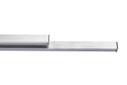 Moderne LED-Hängeleuchte aus gebürstetem Metall in seitlicher Perspektive