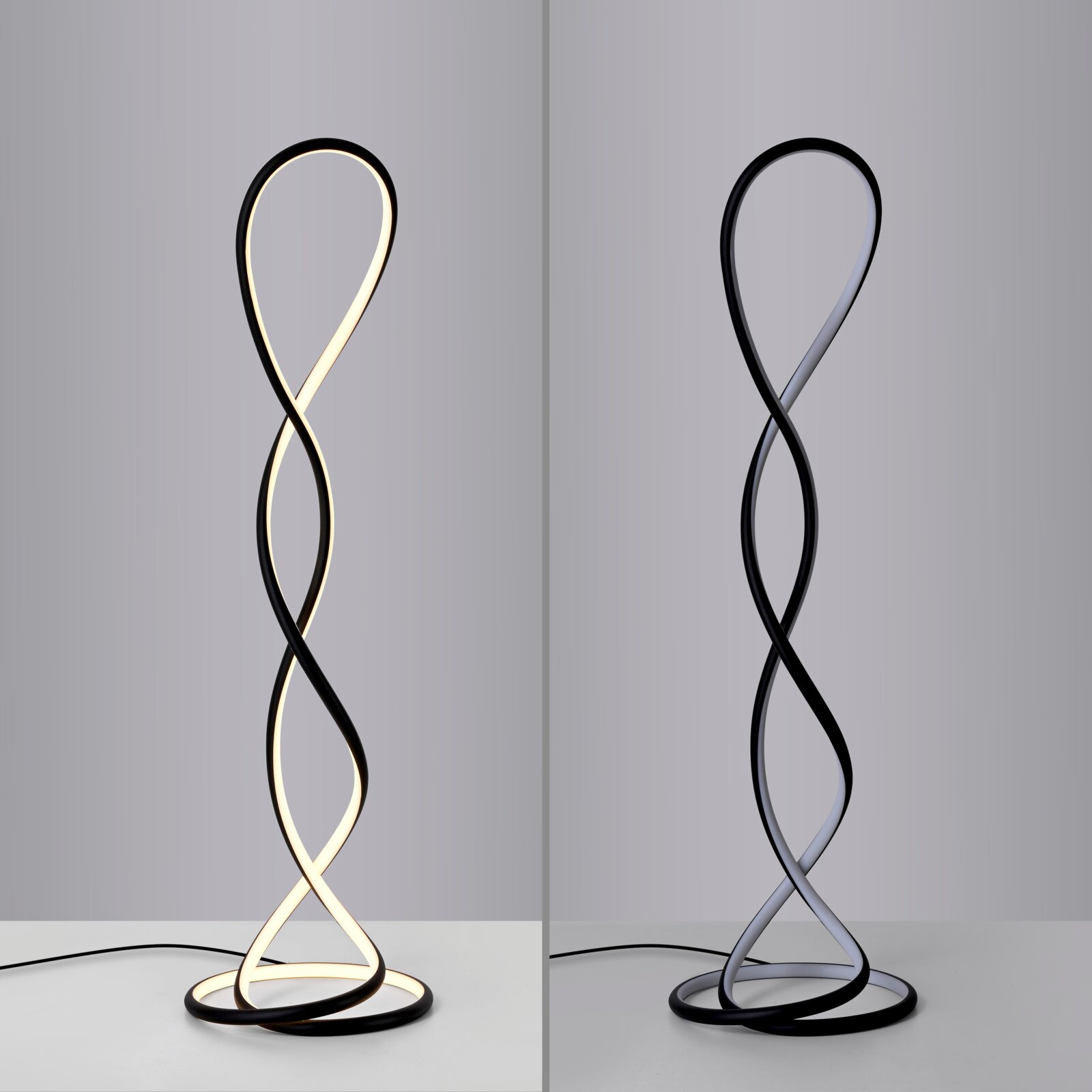 Moderne LED-Stehleuchte in geschwungener, gedrehter Schleifenform mit schwarzem Rahmen und integriertem Lichtband, frontale Ansicht auf neutralem Hintergrund; links eingeschaltet mit warmweißem Licht, rechts ausgeschaltet.