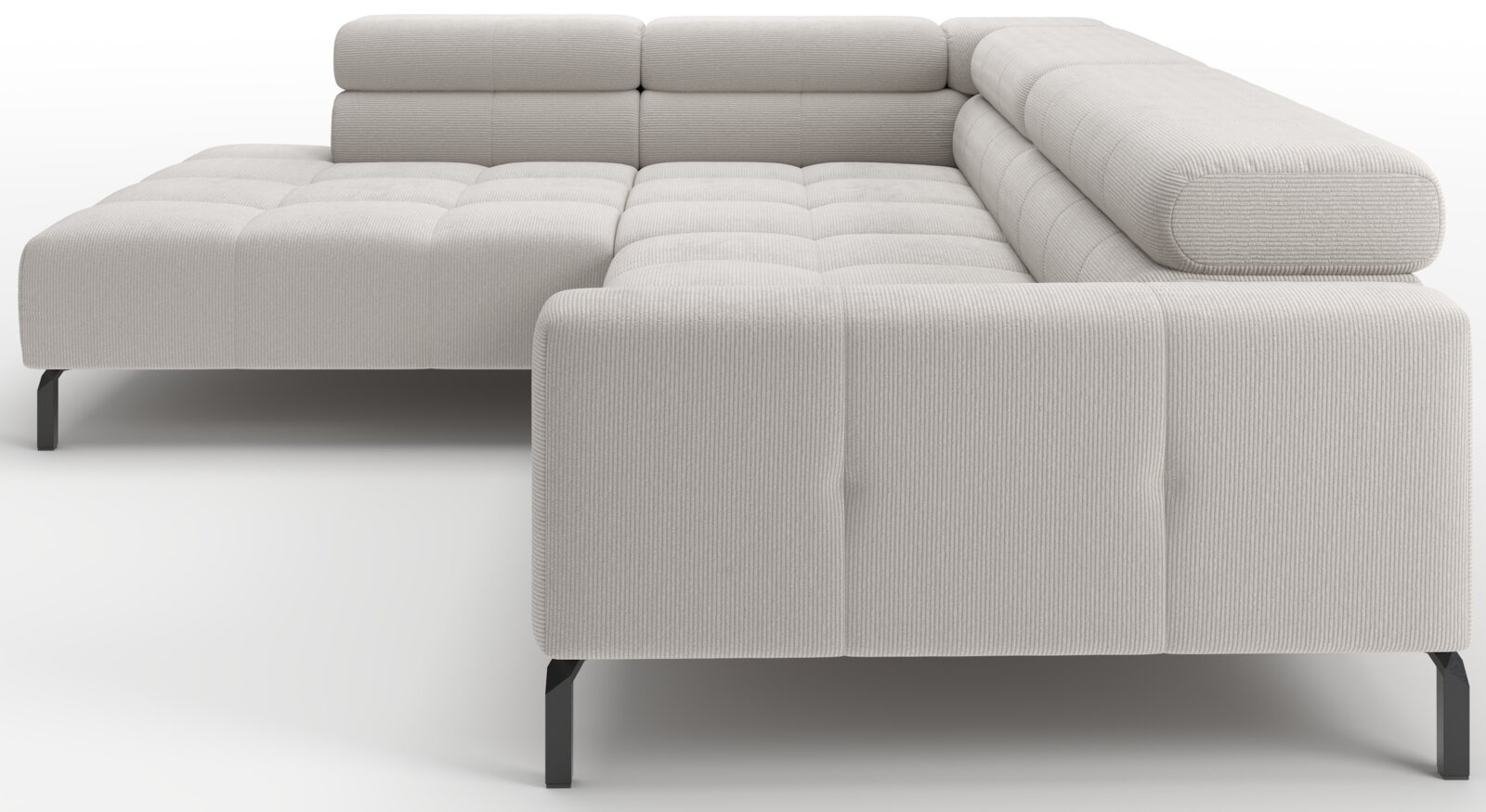 Lichtbeige L-vormige hoekbank met chaise longue links en armleuning rechts, gestoffeerd in geribde stof met zwarte metalen poten, getoond in schuin vooraanzicht