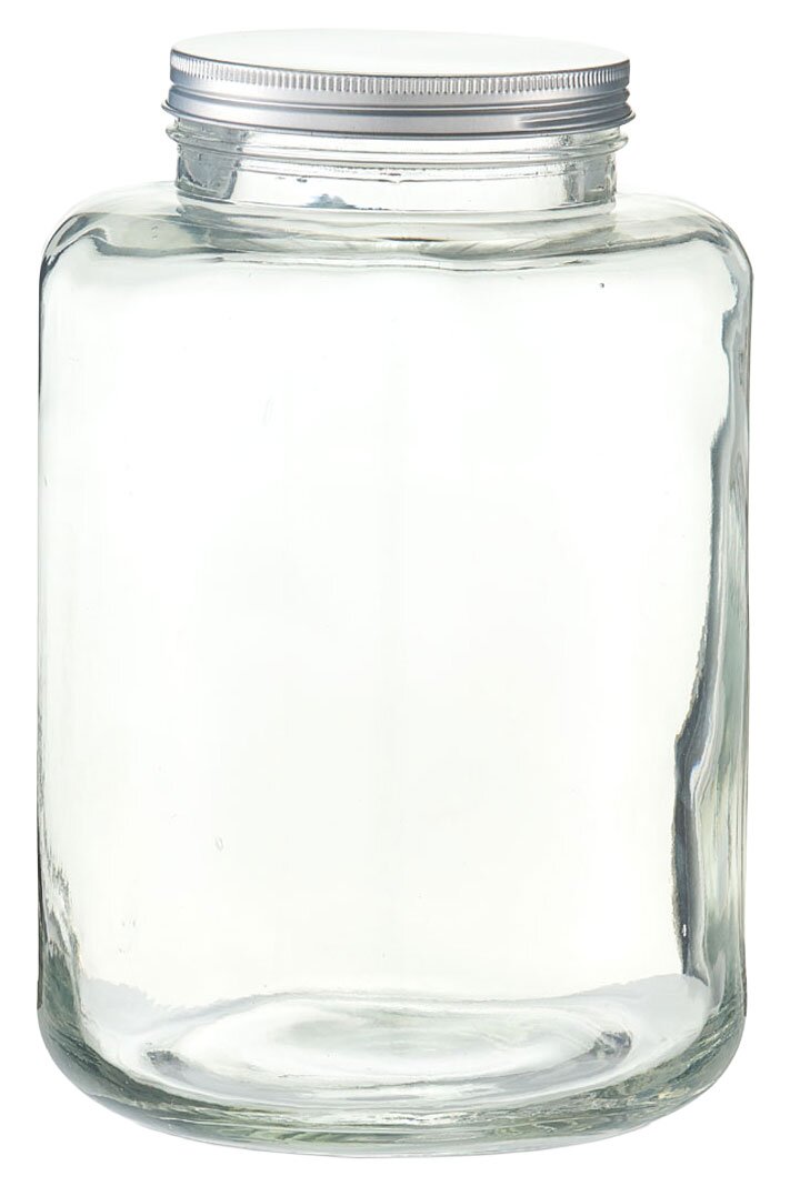 Vorratsglas mit Metalldeckel, frontal fotografiert