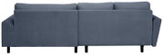 Rückansicht eines modernen 3-Sitzer-Sofas in blau-grauem Stoffbezug mit drei Rückenpolstern, geraden Armlehnen und schwarzen Füßen, freigestellt auf weißem Hintergrund