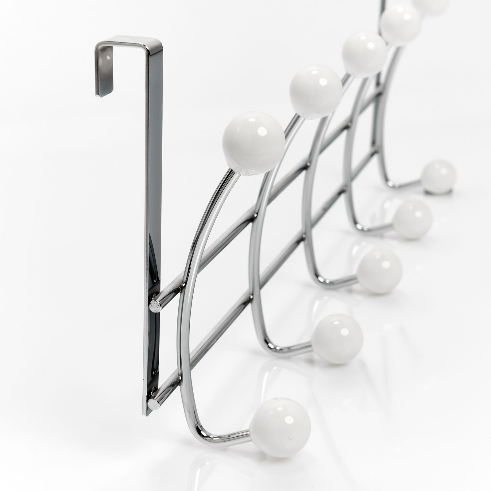 Türhängeleiste mit fünf Haken, seitliche Perspektive, verchromtes Metall mit weißen Kugelenden