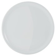 Runder, weißer Pizzateller aus der Vogelperspektive