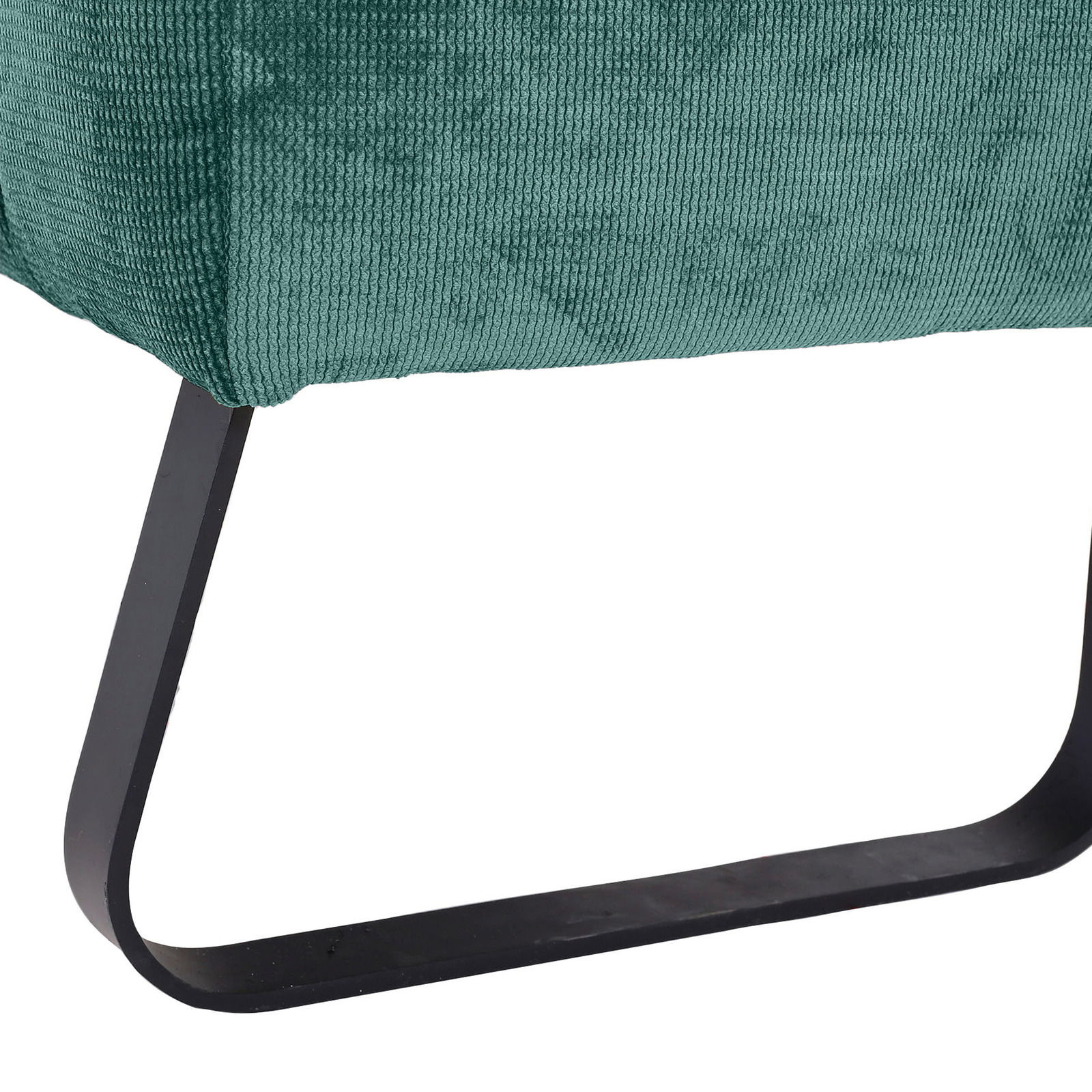 Nahaufnahme eines grünen Stoffbezugs mit schwarzem Metallgestell, seitliche Perspektive