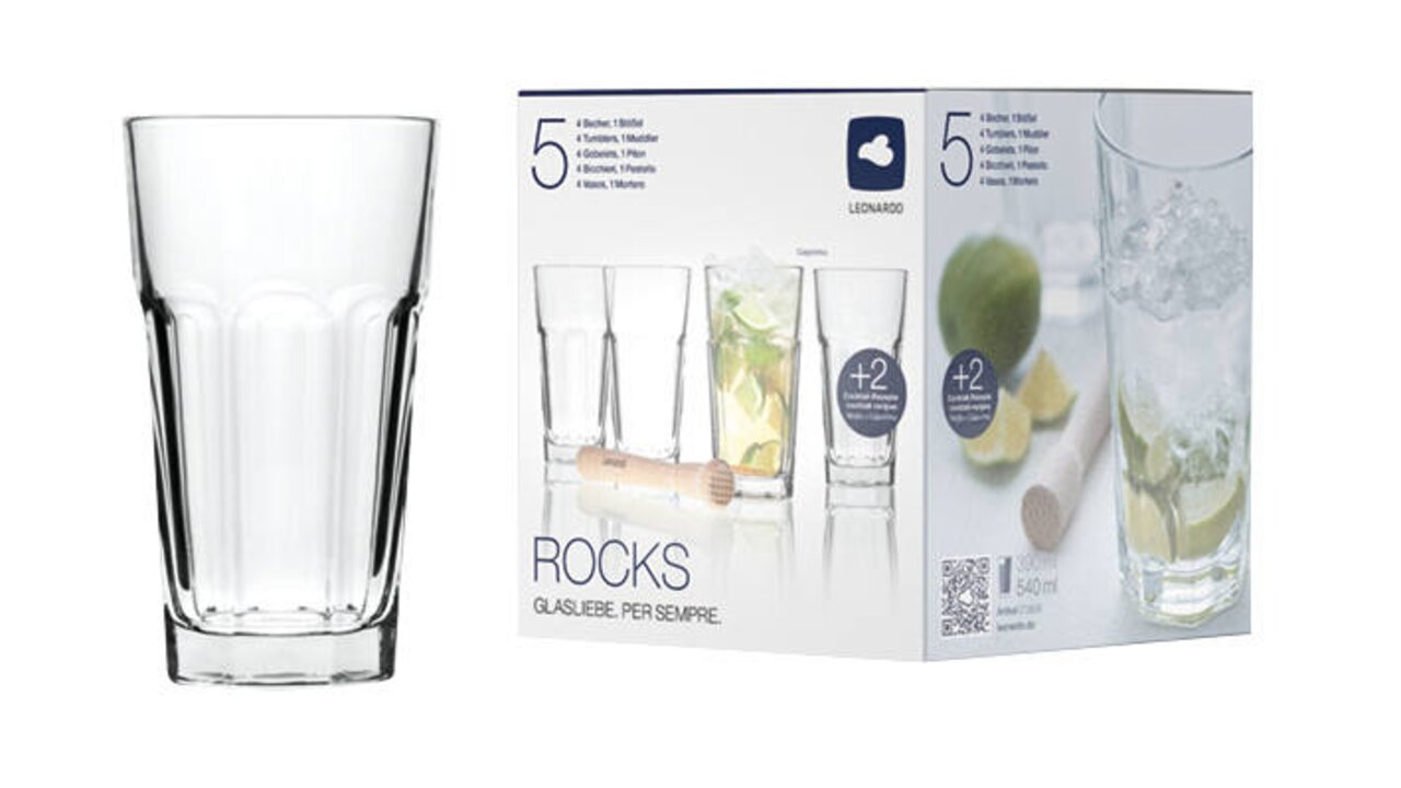Ein einzelnes, klares Trinkglas aus einem 5-teiligen Glasset Rock, abgebildet aus der Seitenperspektive neben der Verpackung.