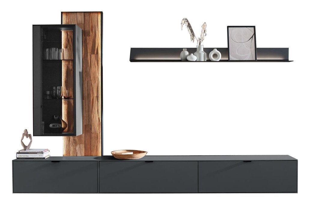Moderne wandcombinatie met zwarte kast, houten achterwand en plank met decoraties, zijaanzicht