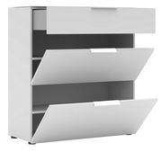 Weißer Schuhschrank mit drei Klappen, teilweise geöffnet, seitliche Perspektive