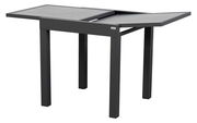 Moderner, rechteckiger Gartentisch in dunklem Design mit erweiterbarer Tischplatte, seitliche Perspektive.