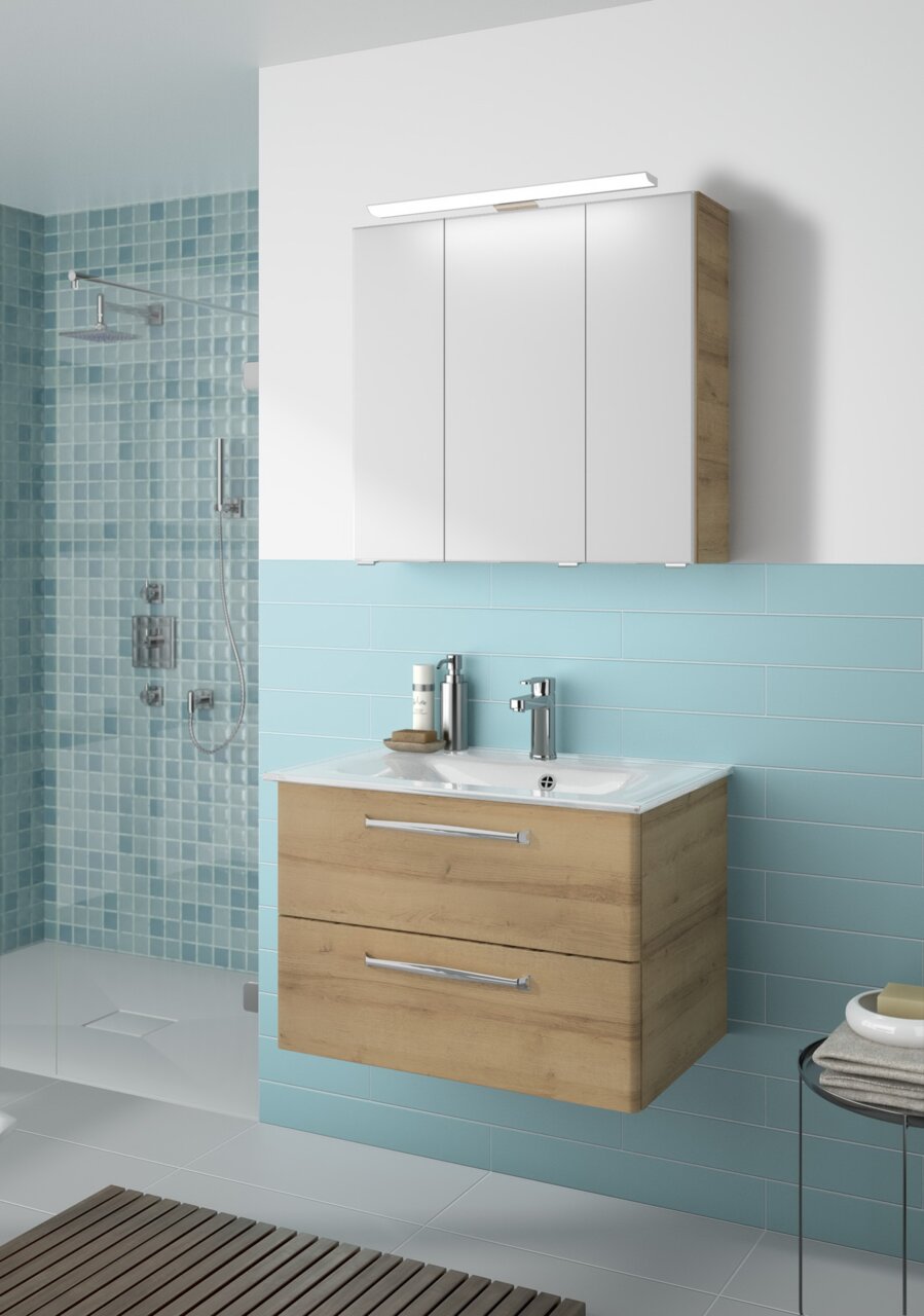 Modern badkamerblok met houtlook en witte wastafel, gezien vanaf de voorkant.