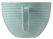 Seitenansicht einer gerippten, hellblauen Milchkaffeetasse mit Henkel