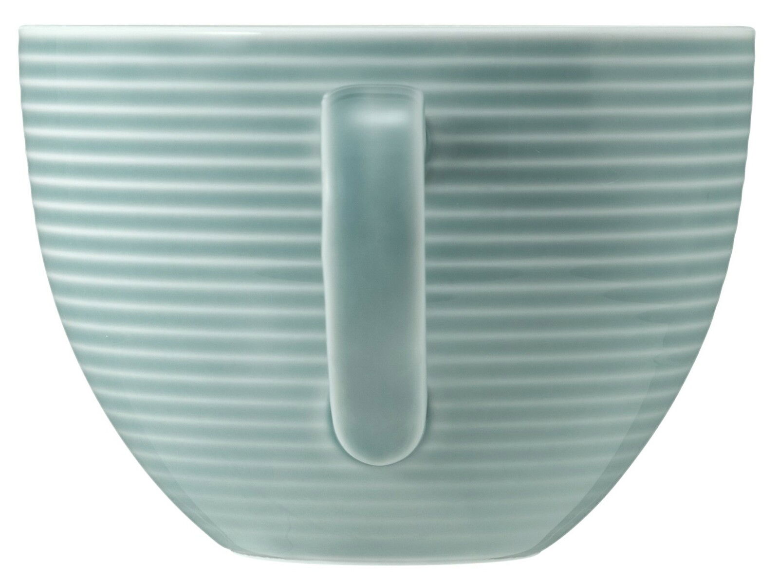 Seitenansicht einer gerippten, hellblauen Milchkaffeetasse mit Henkel