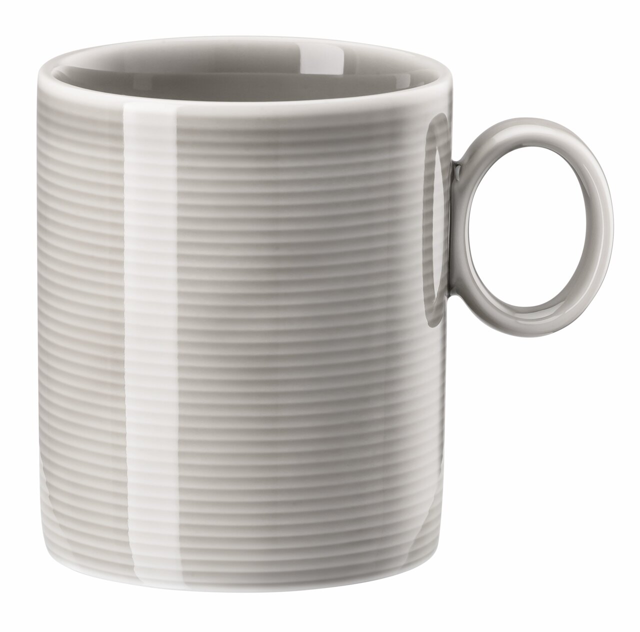 Grauer Becher mit Henkel, seitliche Perspektive