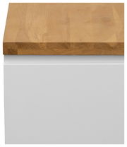 Vorderansicht einer Garderobenbank mit weißem Korpus und Holzoberfläche.