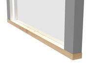 Nahaufnahme eines Spiegels mit grauem Rahmen und Holzleiste an der Unterseite, seitliche Perspektive