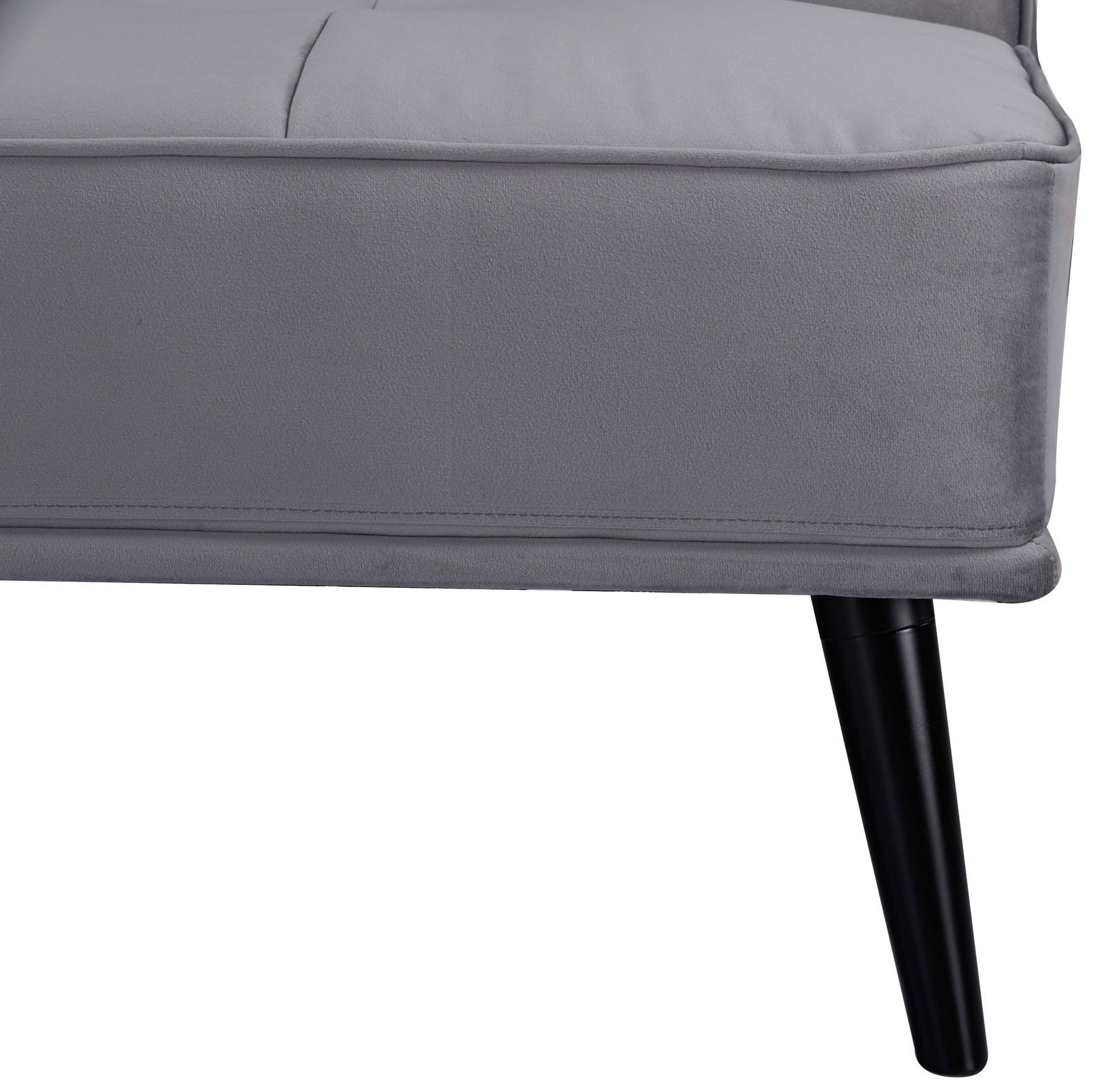 Nahaufnahme eines grauen Funktionssofas mit schwarzen Beinen, seitliche Perspektive