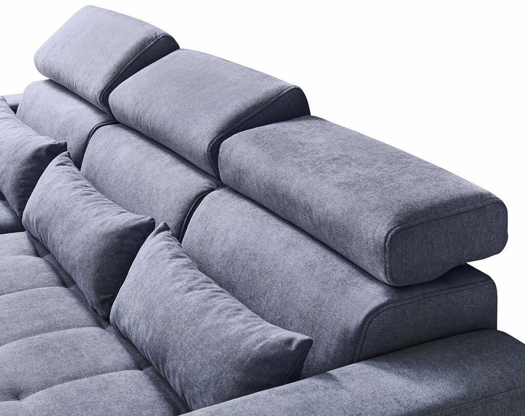 Detailansicht einer grauen Rundecke mit verstellbaren Kopfstützen und mehreren Kissen.