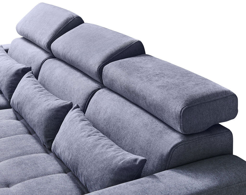 Detailansicht einer grauen Rundecke mit verstellbaren Kopfstützen und mehreren Kissen.