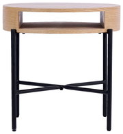 Moderner Beistelltisch aus Holz mit schwarzem Metallgestell, Frontalansicht