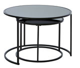 Modernes Couchtisch-Set aus zwei runden Tischen mit schwarzem Metallgestell, seitliche Perspektive.