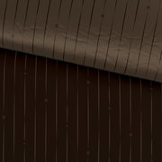 Nahaufnahme einer Wendebettwäsche mit braunen und schwarzen Streifen, von oben betrachtet.