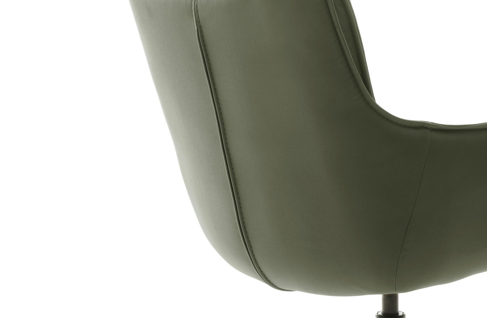 Rückansicht eines grünen Sessels mit glatter Polsterung und Nahtdetails.