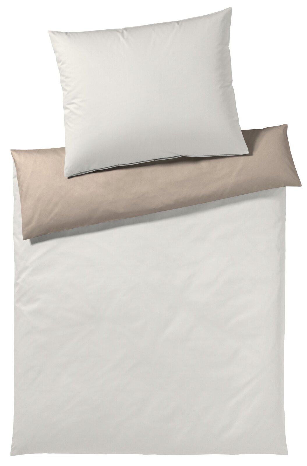 Bettwäsche-Set in Weiß und Beige, bestehend aus einem Kopfkissenbezug und einem Bettdeckenbezug, aus der Vogelperspektive fotografiert.