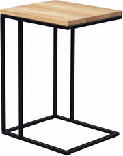 Moderner Beistelltisch mit Holzplatte und schwarzem Metallgestell, seitliche Perspektive