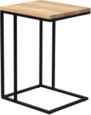Moderne bijzettafel met houten blad en zwart metalen onderstel, zijaanzicht