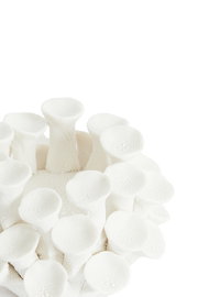 Weißer Teelichthalter mit organischer Struktur, von oben fotografiert