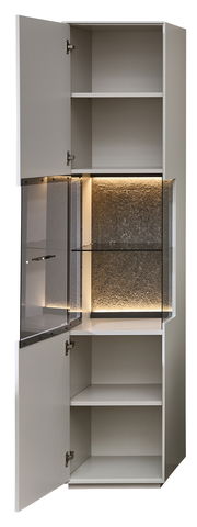 Vitrine mit mehreren Fächern und Glastür, beleuchtet von innen, Perspektive von vorne