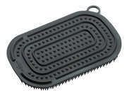 Schwarzer Silikonschwamm mit Noppenstruktur, von oben betrachtet.