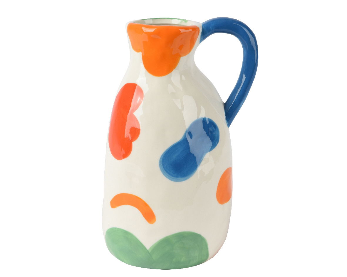 Keramikkrug mit buntem, abstraktem Muster in Orange, Blau und Grün, seitliche Perspektive