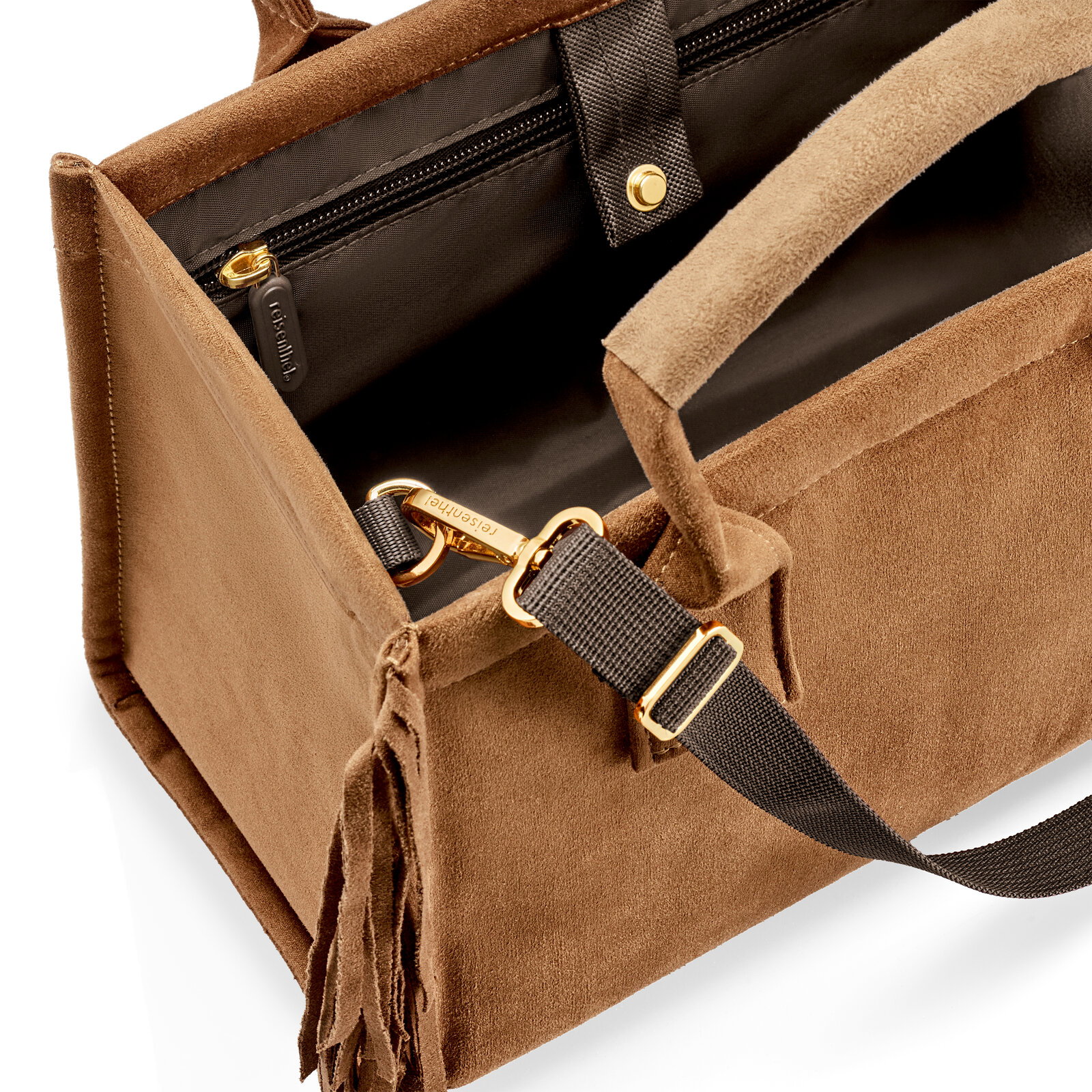 Detailansicht einer braunen Wildleder-Handtasche mit Fransen, schwarzem Innenfutter, Reißverschlussfach und abnehmbarem schwarzem Schultergurt mit goldfarbenen Beschlägen, schräg von oben fotografiert.